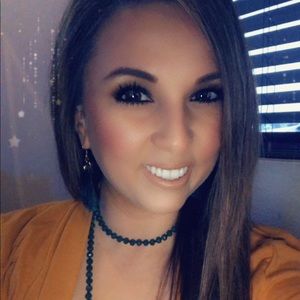 Meet your Posher, Christy